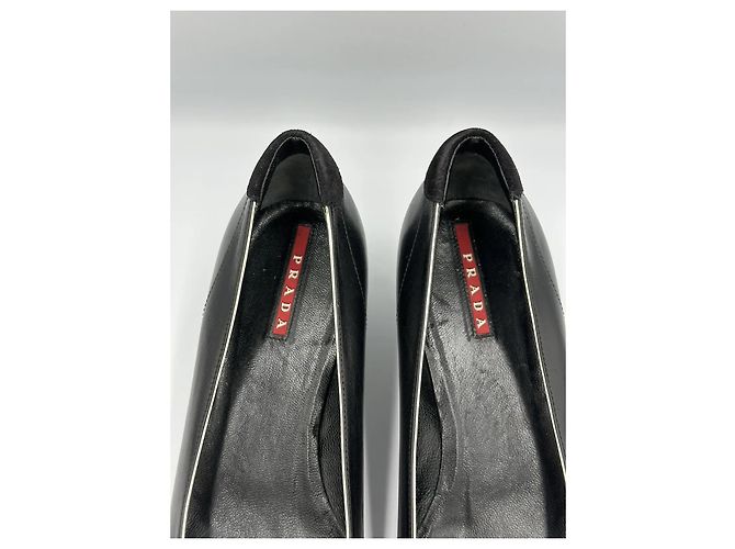 Prada Kitten Heels aus schwarzem Leder mit Schnalle - Ansicht 12