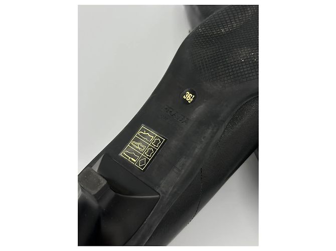 Prada Kitten Heels aus schwarzem Leder mit Schnalle - Ansicht 13