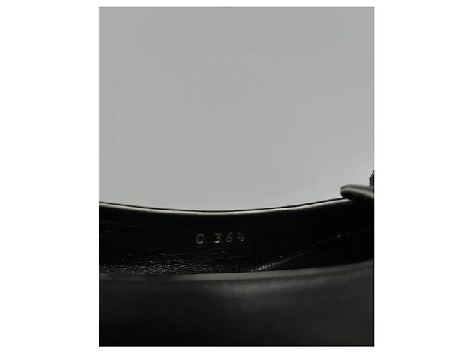 Prada Kitten Heels aus schwarzem Leder mit Schnalle - Ansicht 14