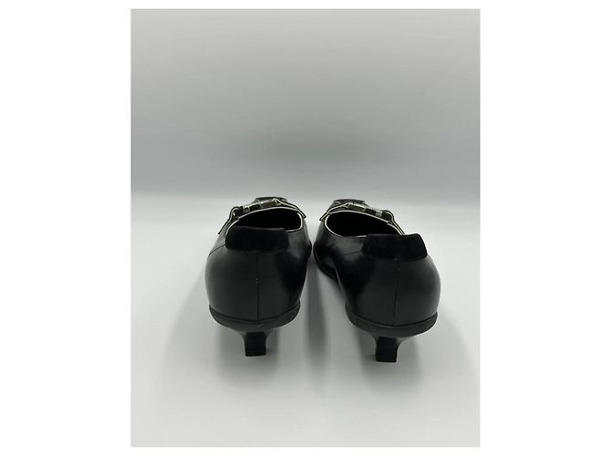 Prada Kitten Heels aus schwarzem Leder mit Schnalle - Ansicht 5