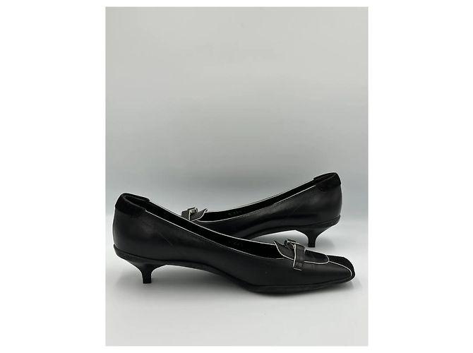 Prada Kitten Heels aus schwarzem Leder mit Schnalle - Ansicht 6