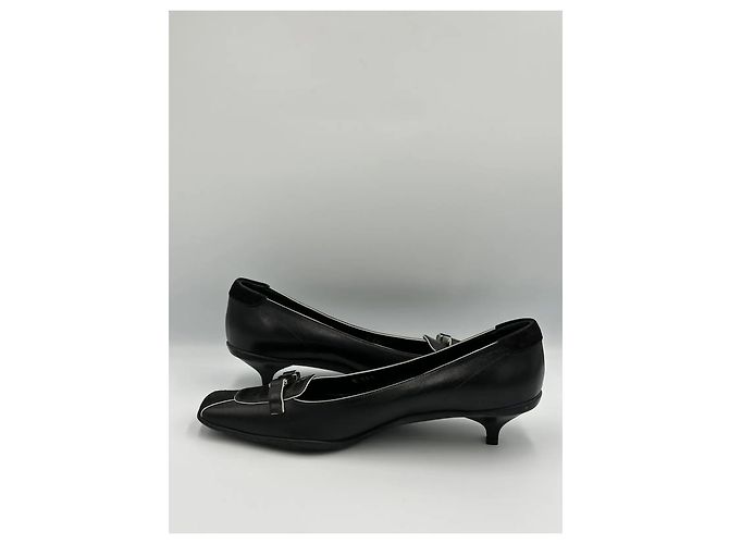 Prada Kitten Heels aus schwarzem Leder mit Schnalle - Ansicht 7