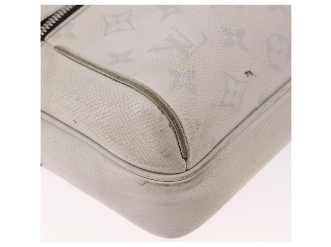 LOUIS VUITTON Tiger Lama Monogram Alpha Messenger Bag White M31069 - vista 14