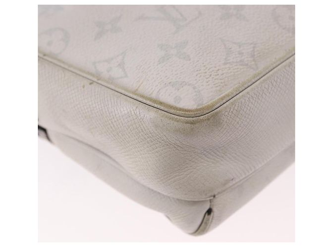LOUIS VUITTON Tiger Lama Monogram Alpha Messenger Bag White M31069 - vista 16