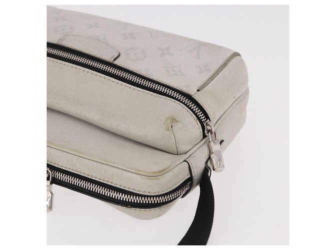 LOUIS VUITTON Tiger Lama Monogram Alpha Messenger Bag White M31069 - vista 7