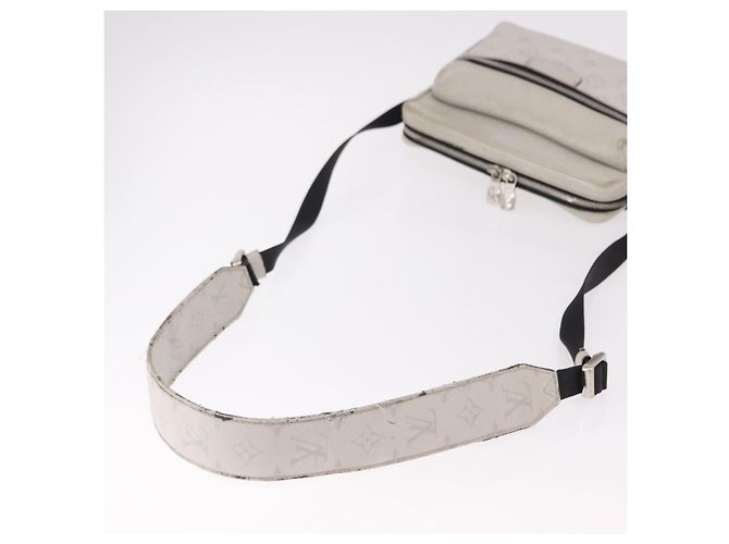 LOUIS VUITTON Tiger Lama Monogram Alpha Messenger Bag White M31069 - vista 8