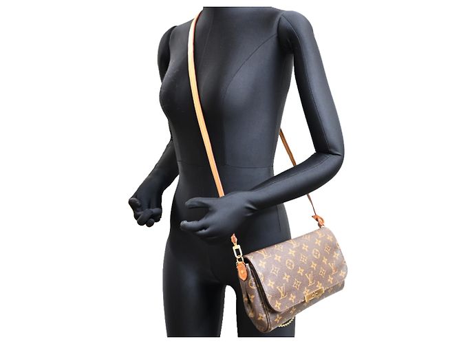 Borsa a tracolla Louis Vuitton Favorite MM Marrone - vista 9