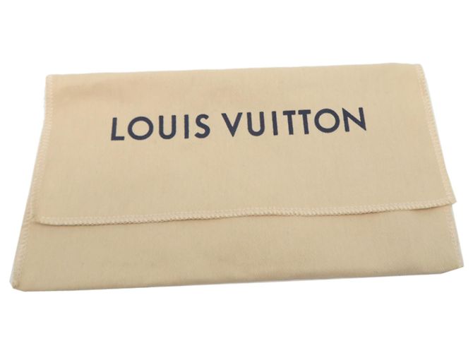 Louis Vuitton Zippy Wallet aus schwarzem Taurillon-Leder - Ansicht 9
