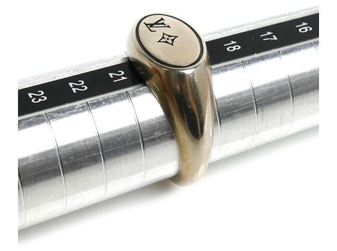 Louis Vuitton LV Tailor Band Ring - view 6