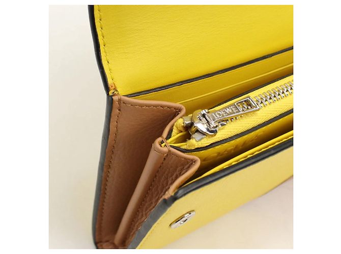 Puzzle Portafoglio lungo Loewe in vitello giallo - vista 5
