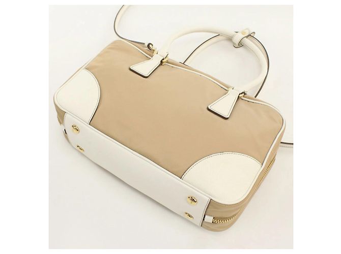 Borsa a mano Prada 2WAY in Re-Nylon Beige - vista 2