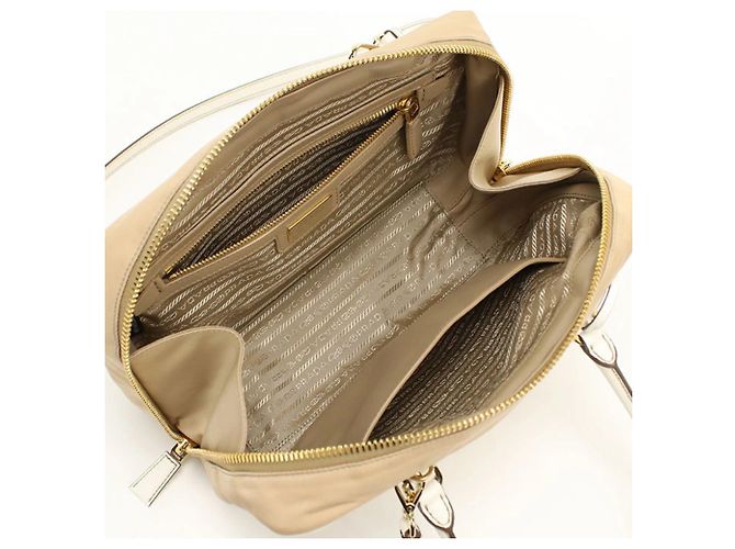 Borsa a mano Prada 2WAY in Re-Nylon Beige - vista 3