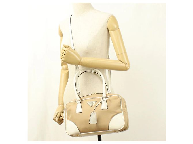 Borsa a mano Prada 2WAY in Re-Nylon Beige - vista 8