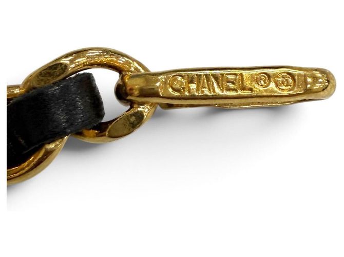 Chanel Vintage Leder-Kettengürtel mit Coco Mark Medaillen-Motiv Schwarz Golden - Ansicht 6