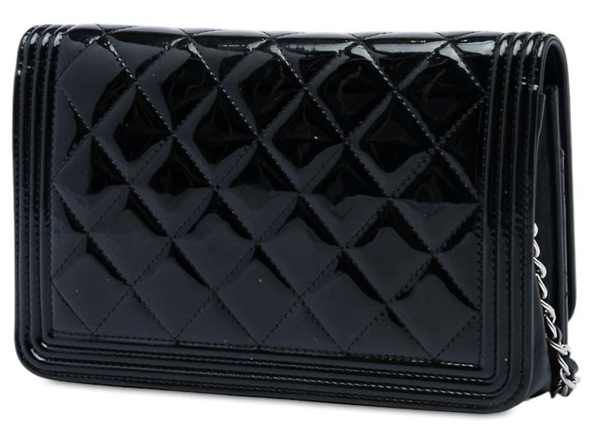 Chanel Portafoglio Boy Wallet on Chain in vernice matelassé nero - vista 2