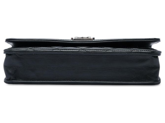 Chanel Portafoglio Boy Wallet on Chain in vernice matelassé nero - vista 3
