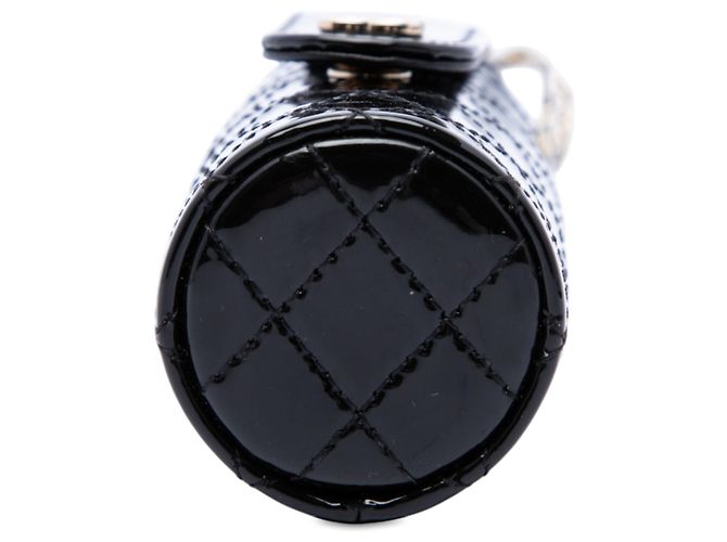 Estojo de Batom Chanel Black CC Quilted Patent Preto - vista 3