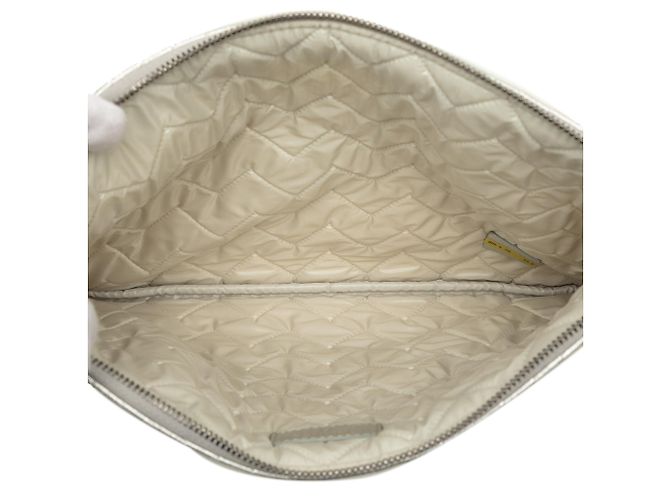 Clutch Chanel Silver Medium Chevron Metallic Calfskin O Case Argento - vista 4