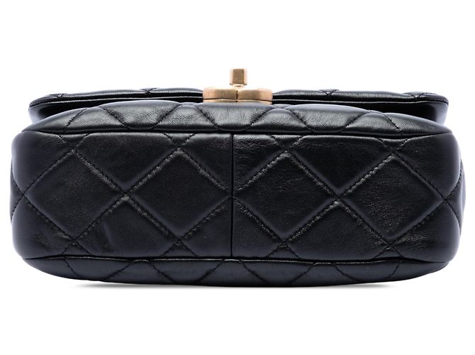 Chanel Black Small Quilted Lambskin Lacquered Chain Flap Nero - vista 3