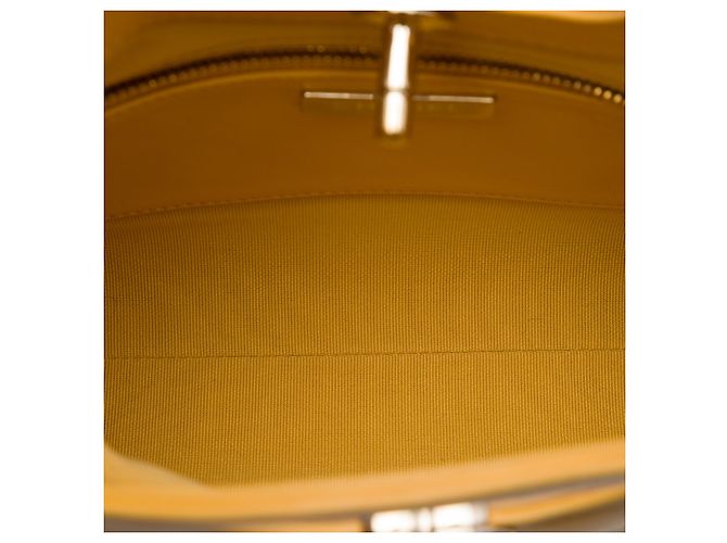 Borsa Chanel 31 Shopping Bag Mini in vitello grinzato lucido giallo - vista 4