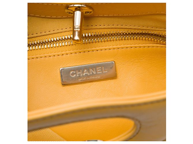Borsa Chanel 31 Shopping Bag Mini in vitello grinzato lucido giallo - vista 5