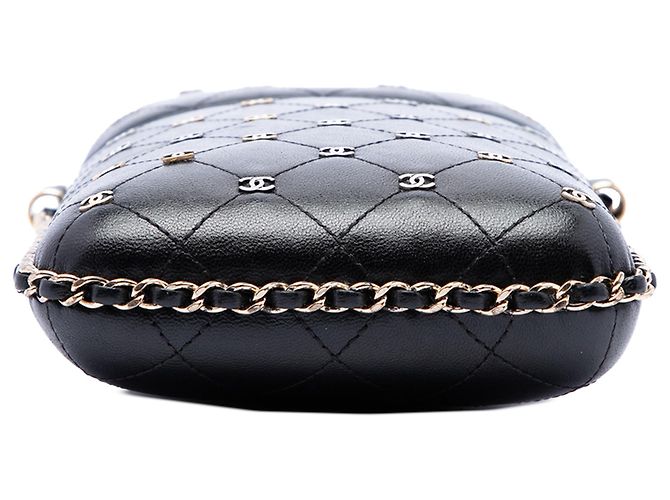 Portacellulare con catena in pelle d'agnello matelassé e borchie CC nero Chanel - vista 3