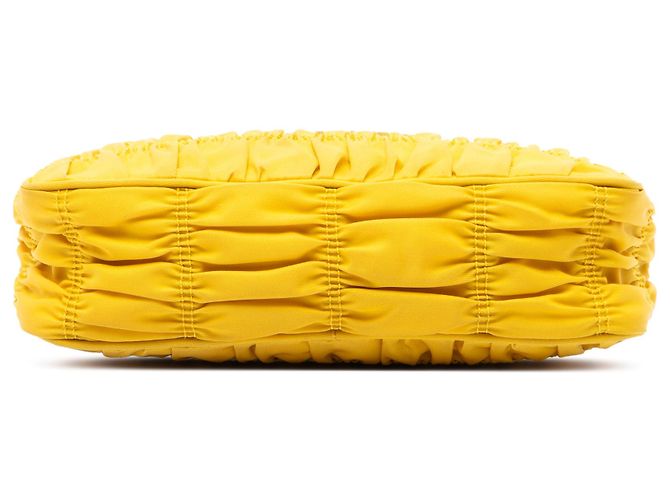 Borsa a tracolla Prada Re Edition in Tessuto Gaufre Gialla Giallo - vista 3