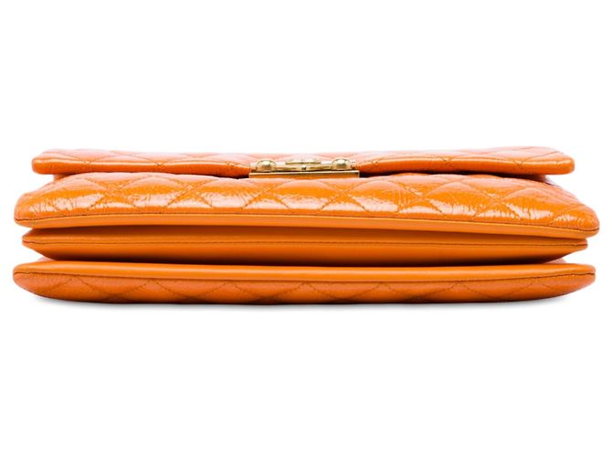 Chanel Orange Medium Quilted Crinkled Patent Pagoda Accordion Flap Arancione - vista 3