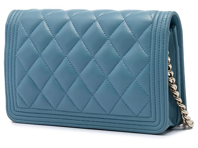 Chanel Blue Quilted Lambskin Boy Wallet On Chain Blu chiaro - vista 2