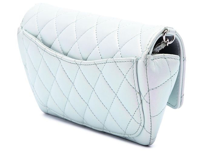 Chanel Blue CC gestepptes irisierendes Lammleder-Brillenetui mit Kette Blau Hellblau - Ansicht 2