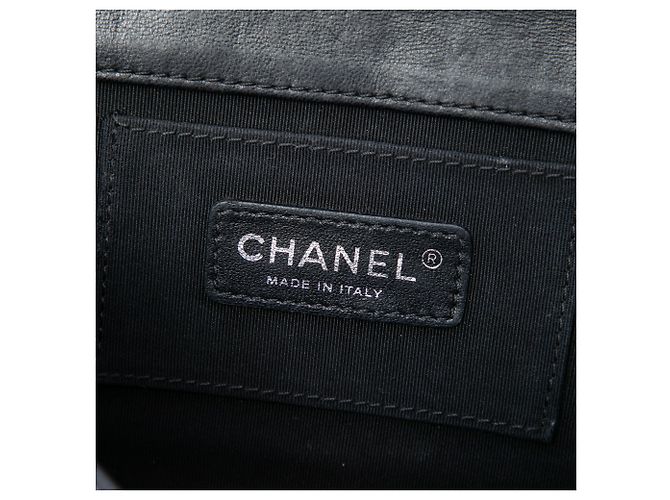 Chanel Boy Brick Horizontal Flap in vernice nera e cristalli acrilici Nero - vista 5
