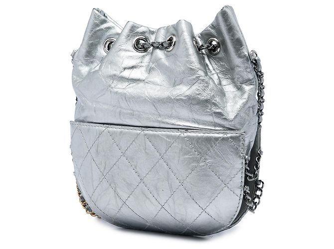 Borsa a secchiello Gabrielle Chanel in pelle di vitello invecchiata metallizzata matelassé piccola, argento - vista 2