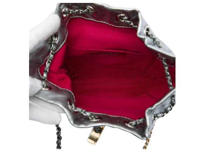 Borsa a secchiello Gabrielle Chanel in pelle di vitello invecchiata metallizzata matelassé piccola, argento - vista 4