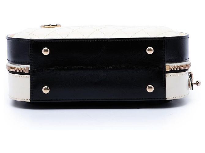 Necessaire Chanel White CC Quilted Crumpled Calfskin Vanity Case Bianco - vista 3