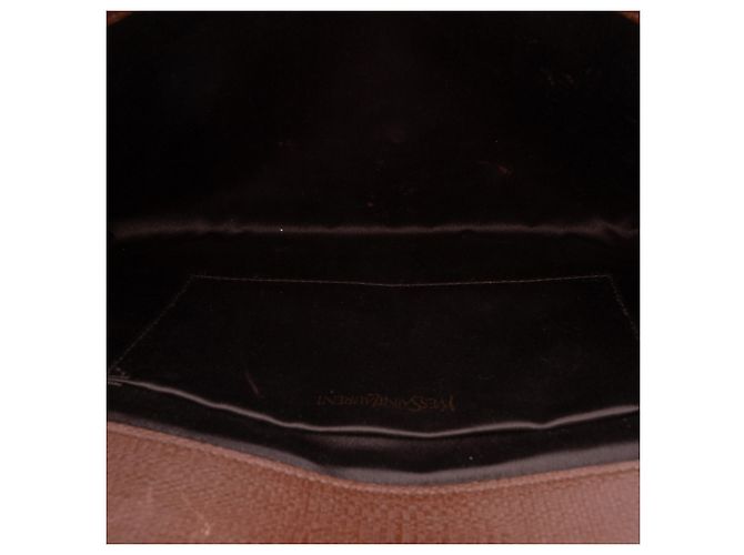 Clutch Saint Laurent Chyc Ligne in pelle martellata marrone - vista 4