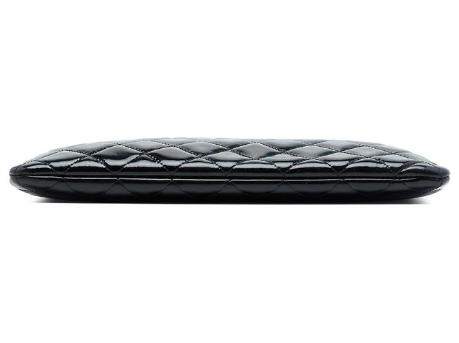 Clutch Chanel Black Medium Quilted Patent O Case Nero - vista 3