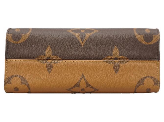 Borsa Louis Vuitton Monogram Giant Reverse OnTheGo PM Marrone - vista 3