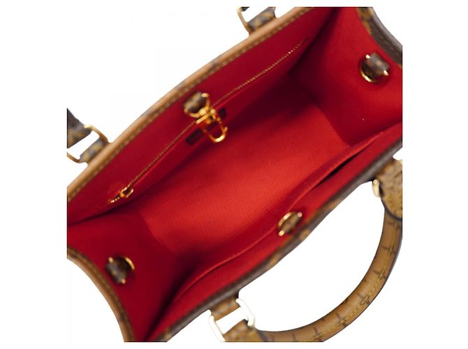 Borsa Louis Vuitton Monogram Giant Reverse OnTheGo PM Marrone - vista 4