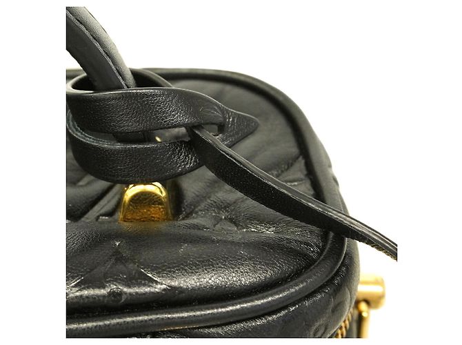 Borsa a mano Louis Vuitton Coussin Vanity PM Nero - vista 11