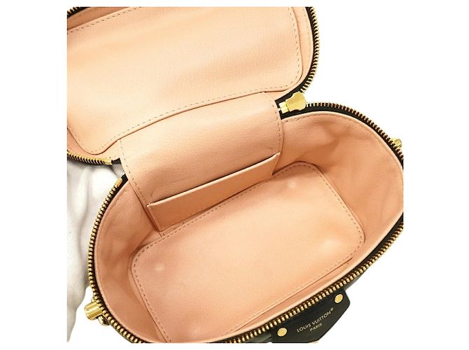 Borsa a mano Louis Vuitton Coussin Vanity PM Nero - vista 4