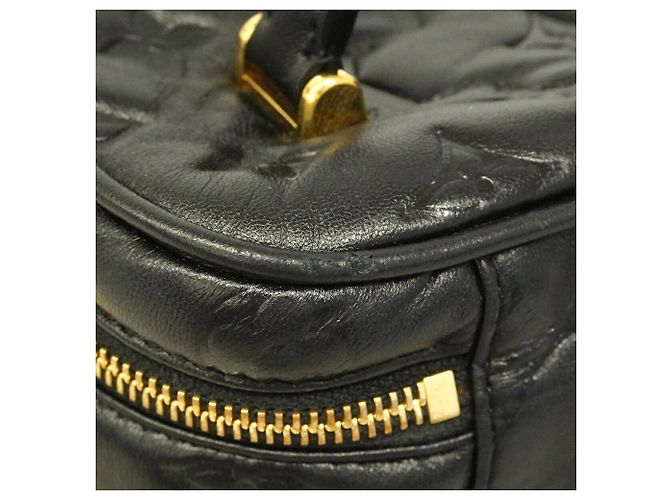 Borsa a mano Louis Vuitton Coussin Vanity PM Nero - vista 6
