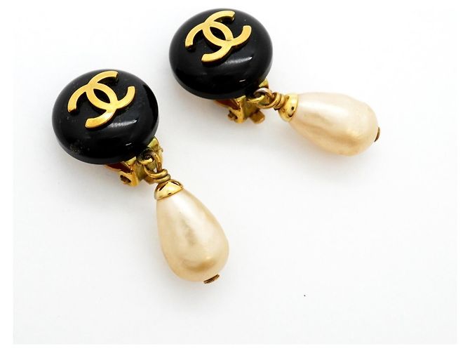 Orecchini a clip Chanel Coco Mark Nero D'oro - vista 2