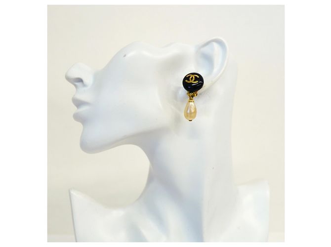 Orecchini a clip Chanel Coco Mark Nero D'oro - vista 5