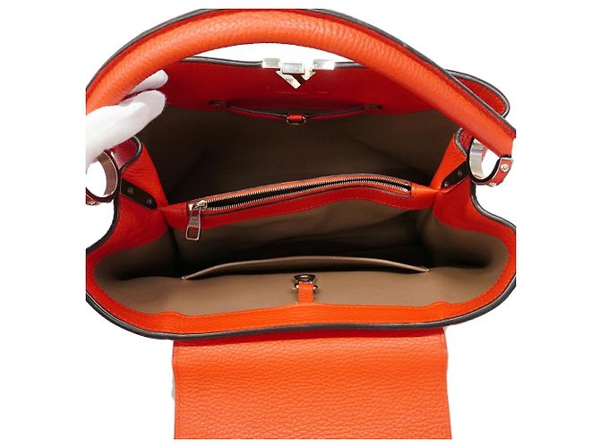 Borsa a tracolla Louis Vuitton Capucines MM Rosso - vista 4