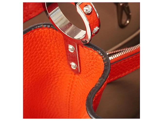 Borsa a tracolla Louis Vuitton Capucines MM Rosso - vista 8