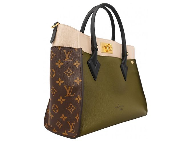 Borsa Louis Vuitton Monogram On My Side MM - vista 2
