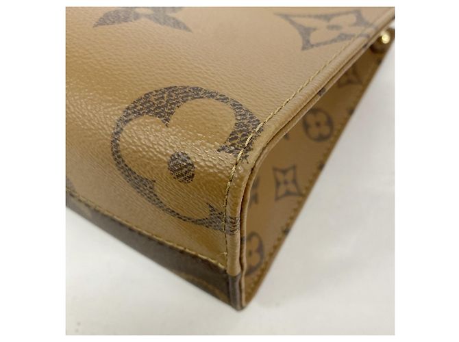 Borsa Louis Vuitton Monogram Giant Reverse OnTheGo PM Marrone - vista 6