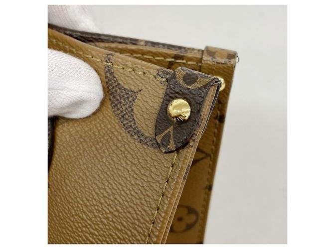 Borsa Louis Vuitton Monogram Giant Reverse OnTheGo PM Marrone - vista 7