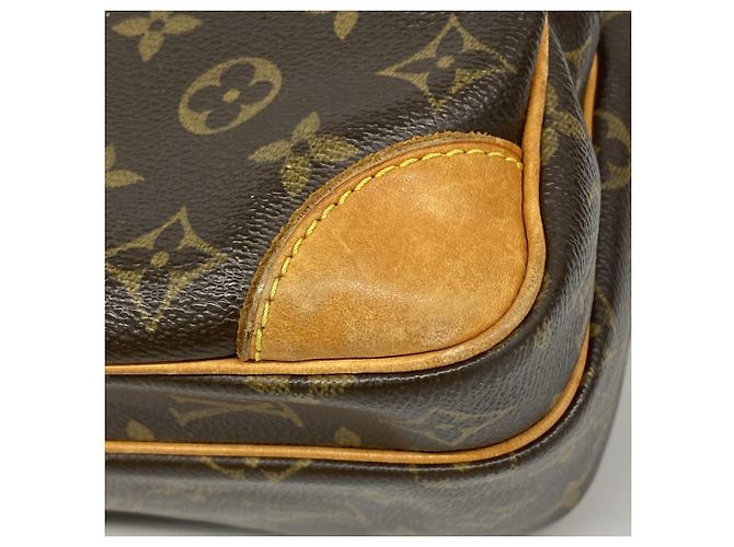 Bolsa de Ombro Nile Monogram Louis Vuitton Marrom - vista 6