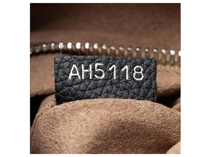 Louis Vuitton Babylone PM Satchel aus Mahina-Leder Schwarz - Ansicht 6